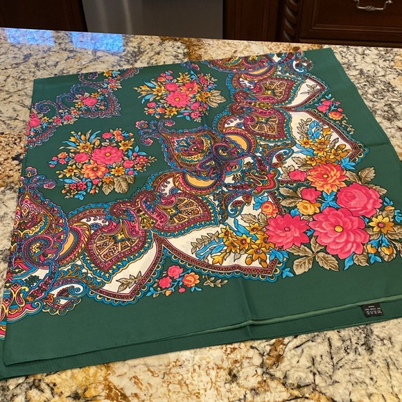 SILK Scarf - Picture 4 of 10